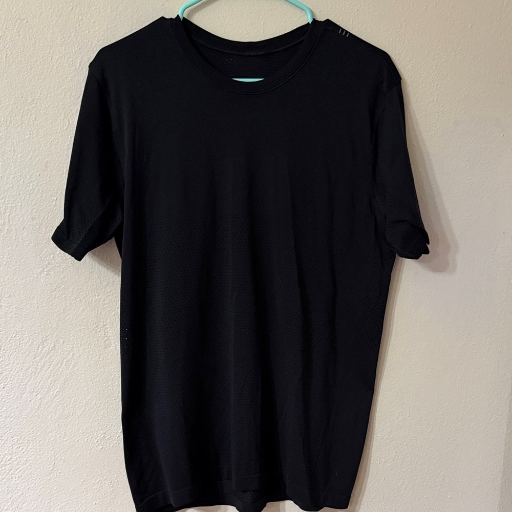 Lululemon Black Men's Vented Athletic  T-Shirt